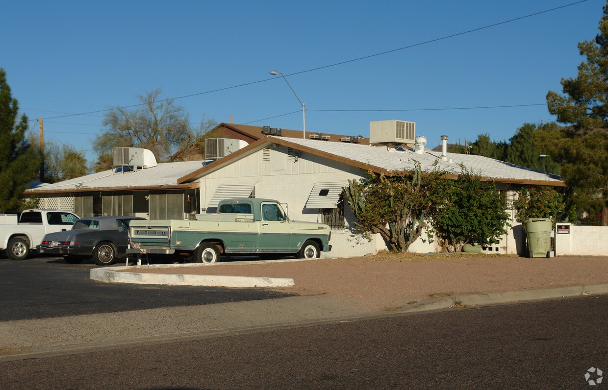Building Photo - 513 E Hatcher Rd