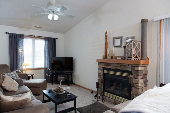 Foto del edificio - 430 Sarah Cir