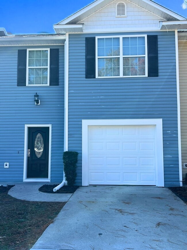 Building Photo - 818 Davis Ave