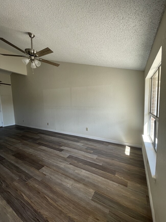 Building Photo - 845 Montera Rd