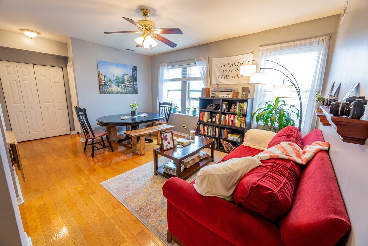 Foto principal - 2649 N Kedzie Ave