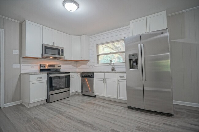 Foto del edificio - 246 Acorn Acres Rd