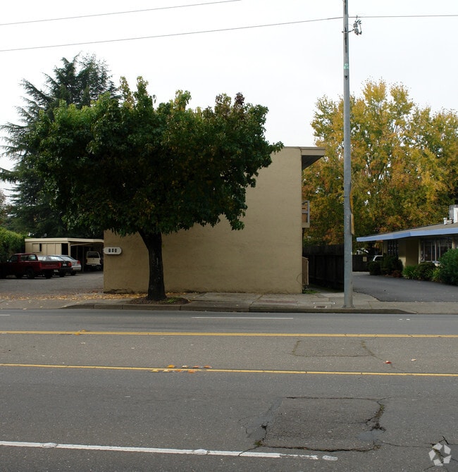 Building Photo - 303 Farmers Ln