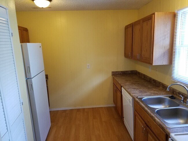 Building Photo - 717 5th Avenue Pl