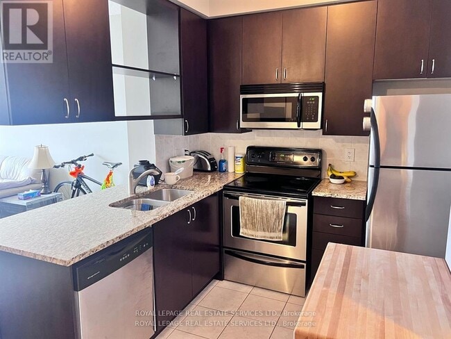 Photo du bâtiment - 2391 Central Park Dr