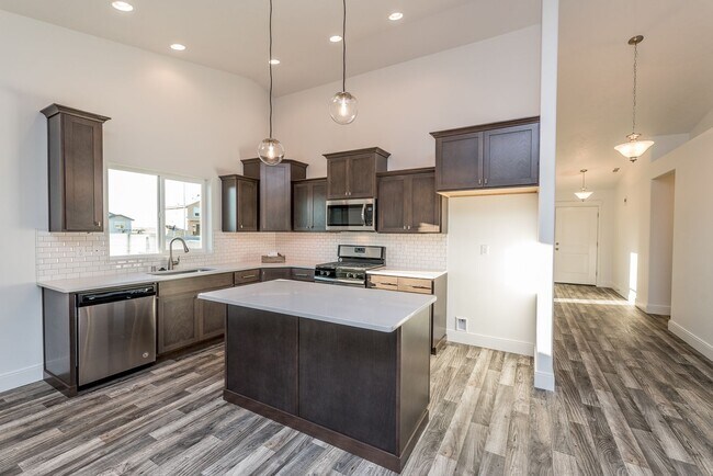 Building Photo - Stunning 4 Bed, 2 Bath Rancher in Airway H...