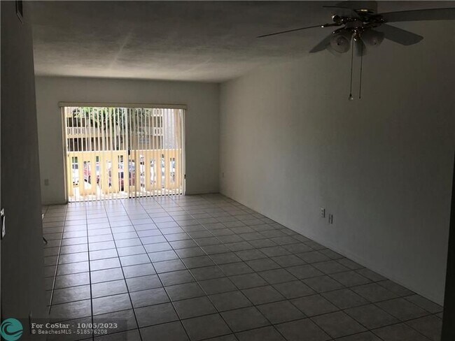 Foto del edificio - 7440 Miami Lakes Dr