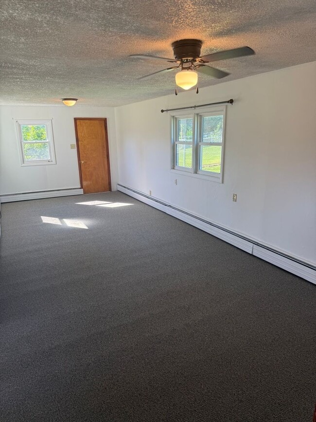Building Photo - Nice two bedroom house in Shippesnburg
