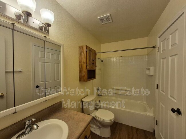 Foto del edificio - 3162 Tarwater Ave