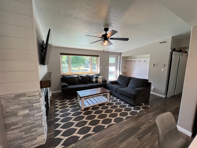 Foto del edificio - Beautiful 4 bed 3 bath home!