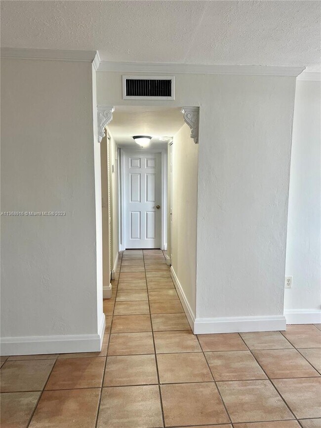 Foto del edificio - 840 NW 87th Ave