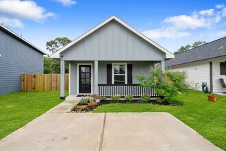 Building Photo - 17038 Marie Vlg Dr