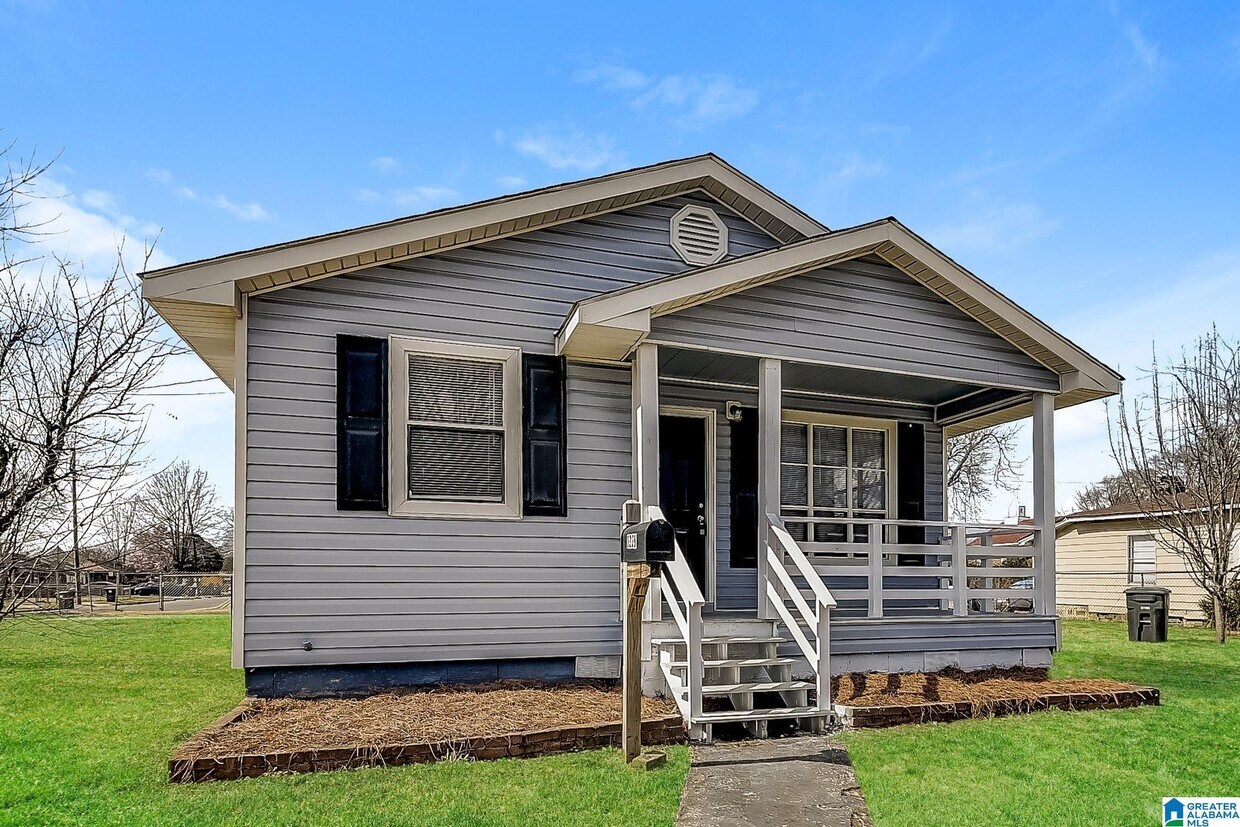 Primary Photo - 3338 30th Way N