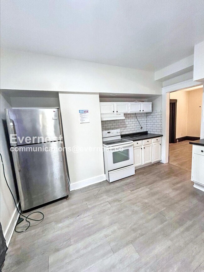 Foto del edificio - 1794 W 54th St