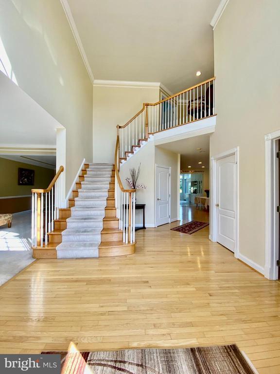 Building Photo - 513 Doral Cir