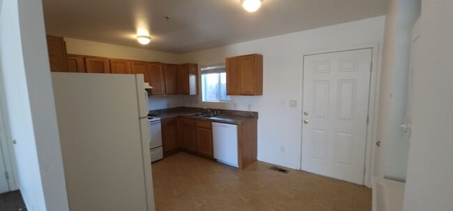 Building Photo - 1240 W Newlands Dr
