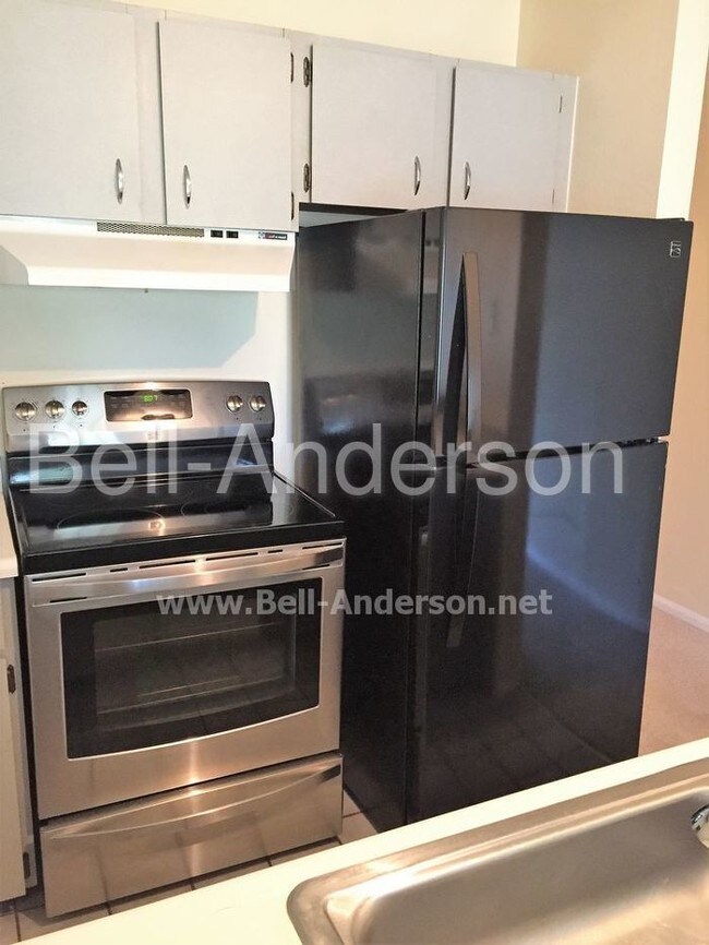 Foto del edificio - Top Floor 1 Bedroom Condo, Great Location