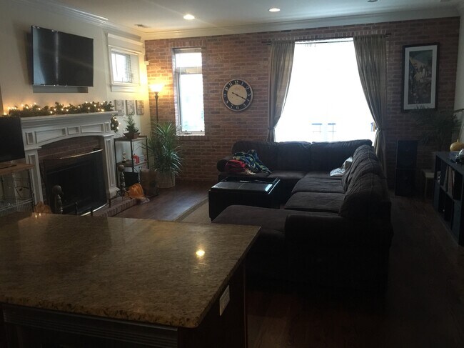 Foto del edificio - 2854 N Burling St