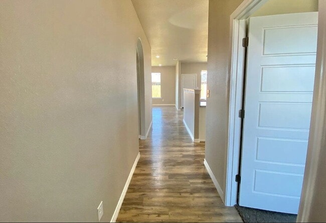 Building Photo - Upscale Flair Located in Burgamy Park!