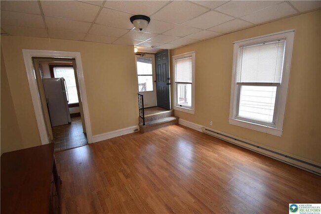 Building Photo - 215 Cattell St