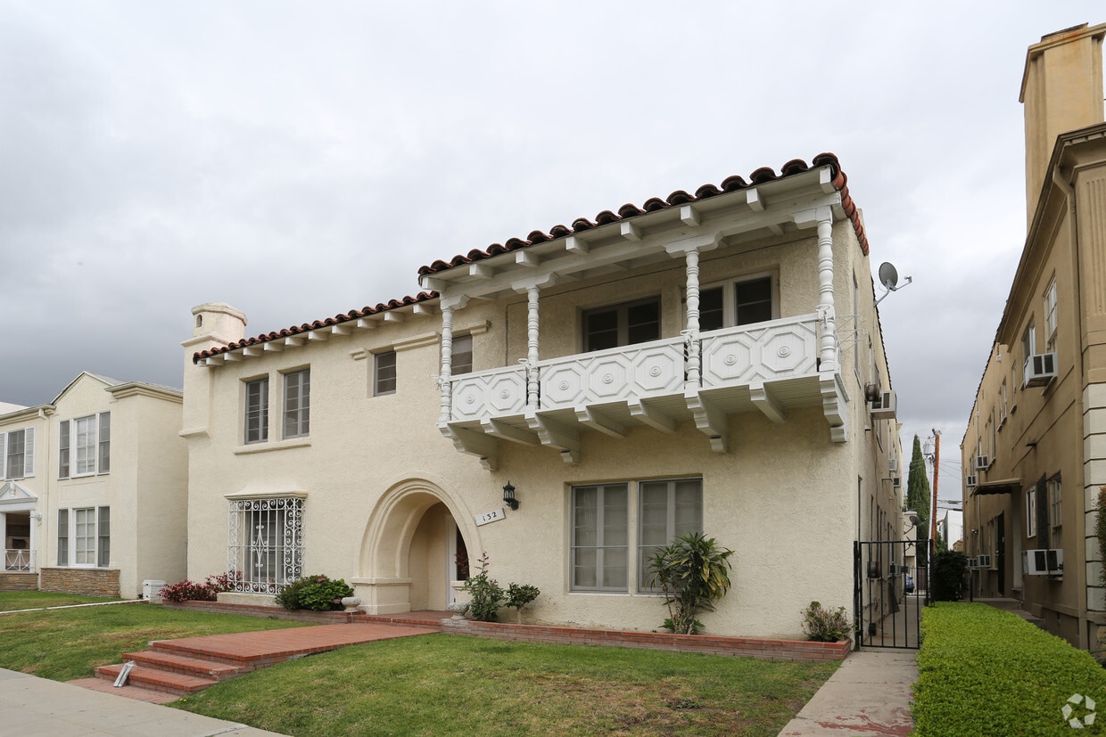 132 S Reeves Dr, Beverly Hills, CA 90212 Apartments in Beverly Hills