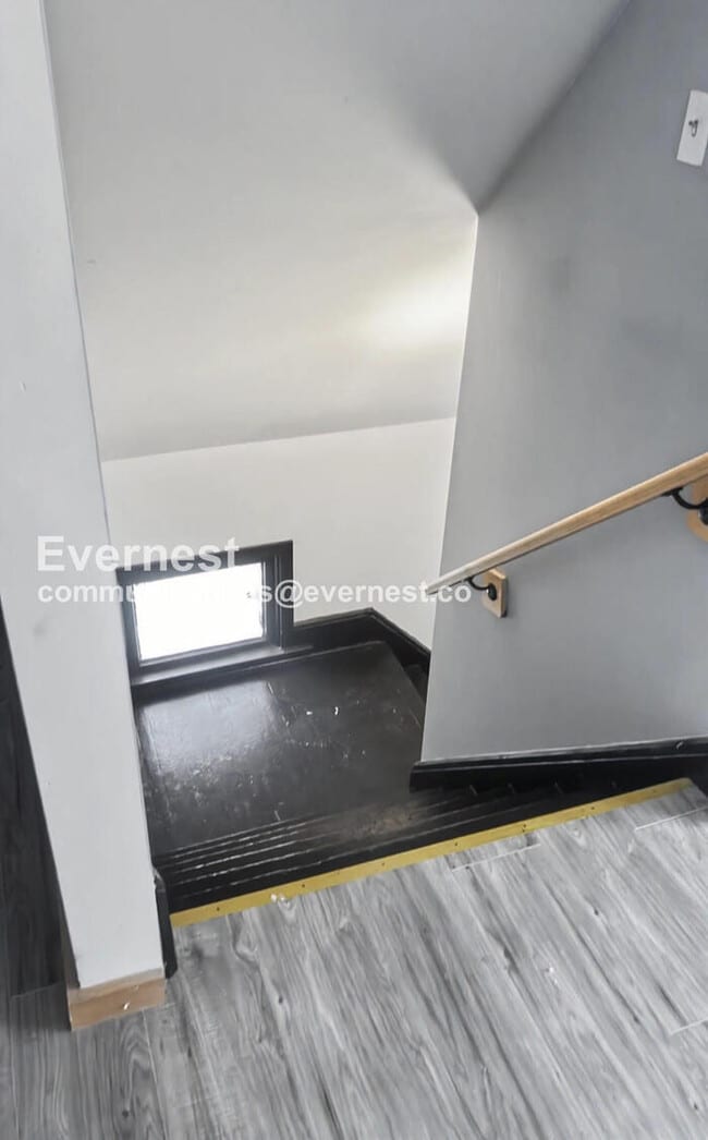 Building Photo - 1 Bed, 1 Bath with Off-Street Parking / Pet-Friendly / Vouchers Accepted / Available Now!