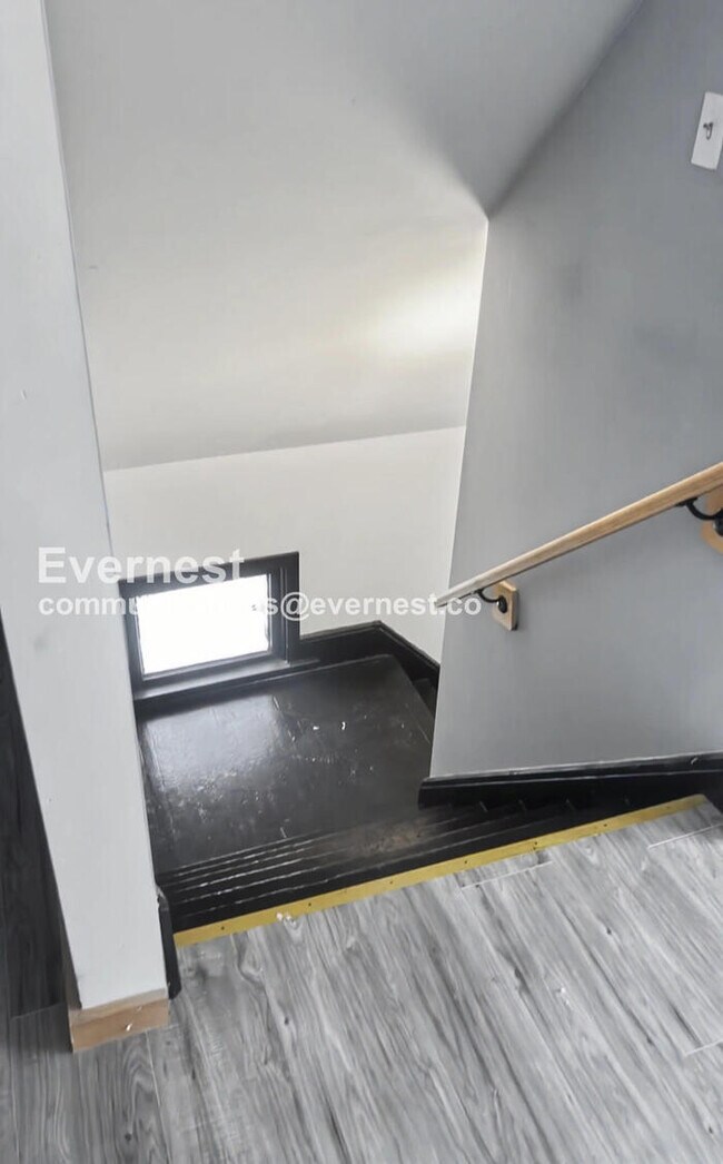 Foto del edificio - 1 Bed, 1 Bath with Off-Street Parking / Pet-Friendly / Vouchers Accepted / Available Now!