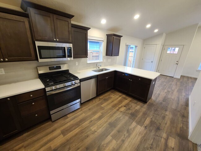 Foto del edificio - Newer Single Level 3 Bed/2 Bath in NW Redm...