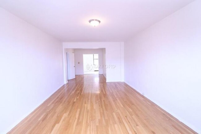 Building Photo - 2 bedroom in Queens NY 11374