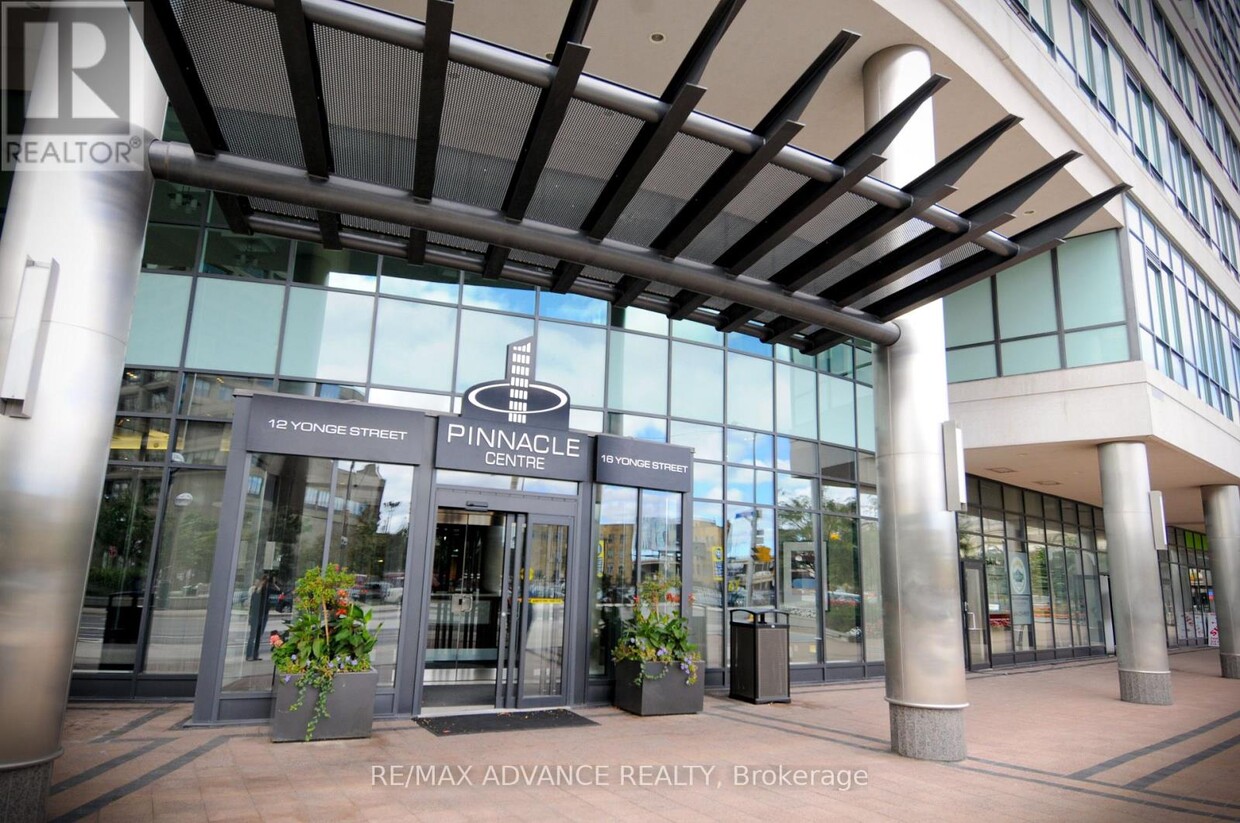 Photo principale - 12-2312 Yonge St