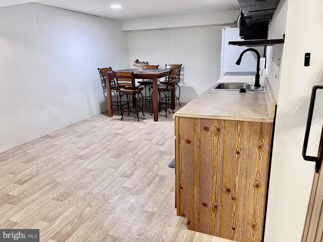Foto principal - 10971 Clara Barton Dr