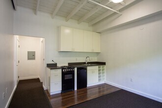 Building Photo - 3327 NE Sandy Blvd