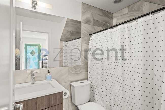 Building Photo - Unit B