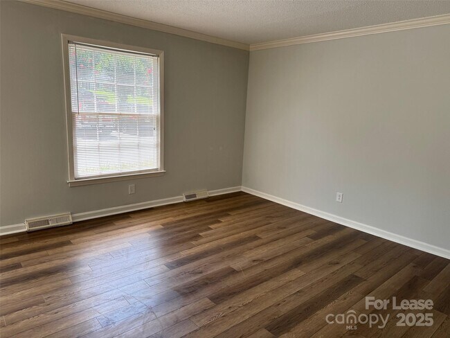 Foto del edificio - 824 6th St NW