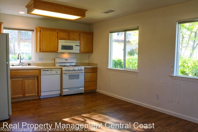 Building Photo - 1 br, 1 bath House - 538 N. Ferrocarril