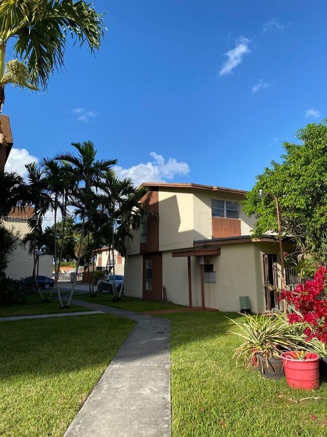 Foto del edificio - 20 SW 108th Ave