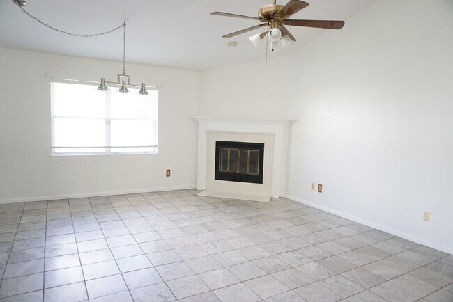 Building Photo - 3915 Station Ct S