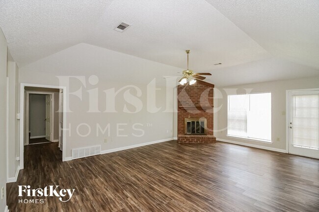 Foto del edificio - 5277 Timber Ridge Dr