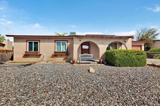 Building Photo - 2702 Avenida Del Sol