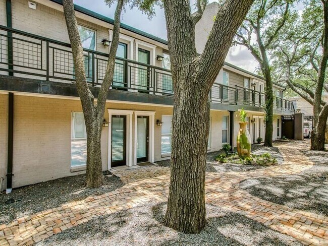 Foto del edificio - 7734 Meadow Rd