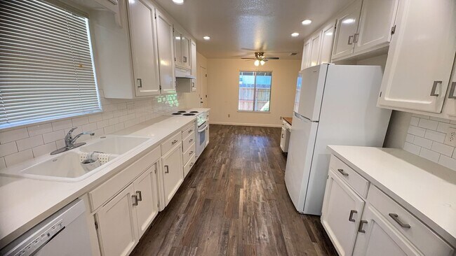 Foto del edificio - Desirable Duplex 2 bedroom 1 bathroom home