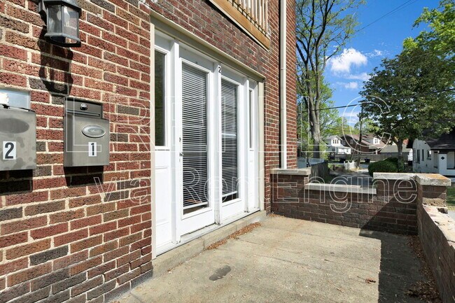 Building Photo - 126 N Longworth Ave