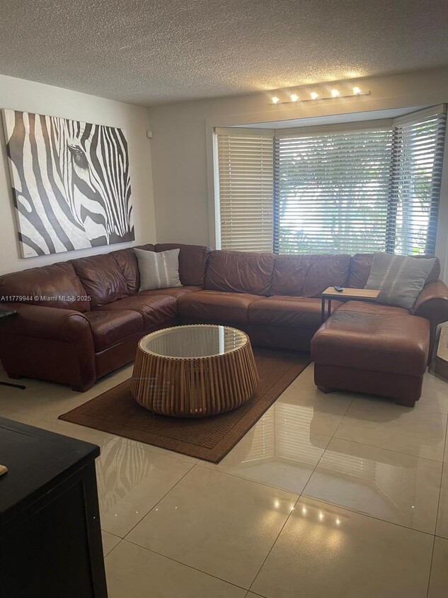 Primary Photo - 10040 SW 77th Ct
