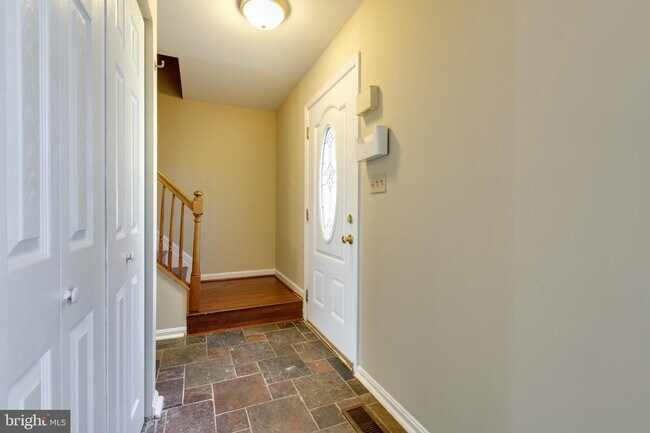 Building Photo - 8350 Lincoln Dr