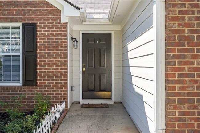 Building Photo - 2493 Barndale Dr