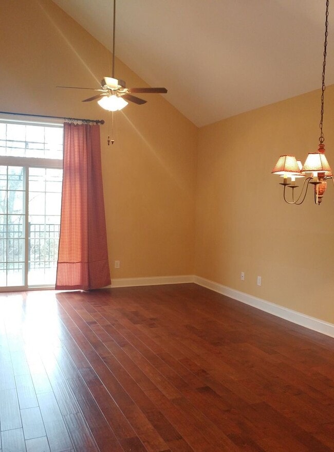 Building Photo - 3 br, 2.5 bath House - 1017 Irish Way