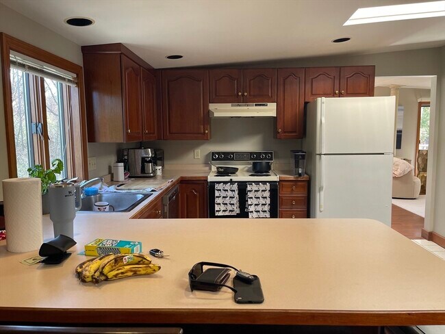 Foto del edificio - 576 Marrett Rd