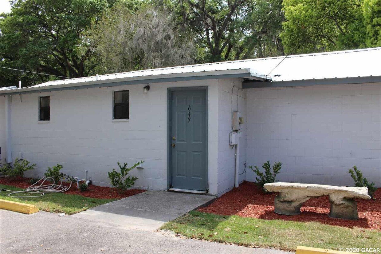 Foto principal - 647 NE Waldo Rd