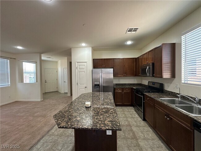 Building Photo - 1033 Pebble Lake St