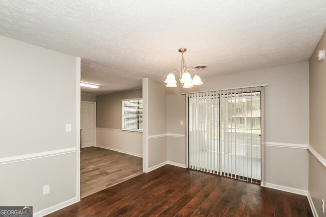 Foto del edificio - 155 Hunt Ridge Dr